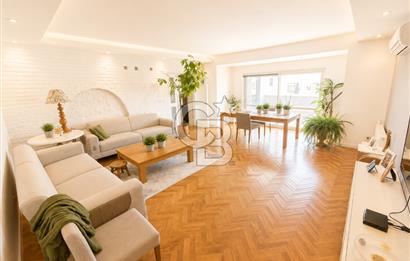 OLİMPİYAT KÖYÜNDE GENİŞ TERASLI MODERN 3+1 KISMİ EŞYALI SATILIK