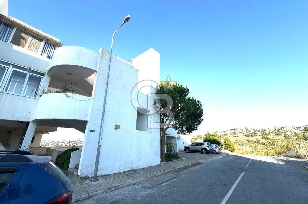 OLİMPİYAT KÖYÜNDE GENİŞ TERASLI MODERN 3+1 KISMİ EŞYALI SATILIK