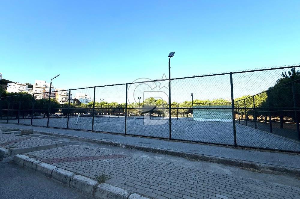OLİMPİYAT KÖYÜNDE GENİŞ TERASLI MODERN 3+1 KISMİ EŞYALI SATILIK