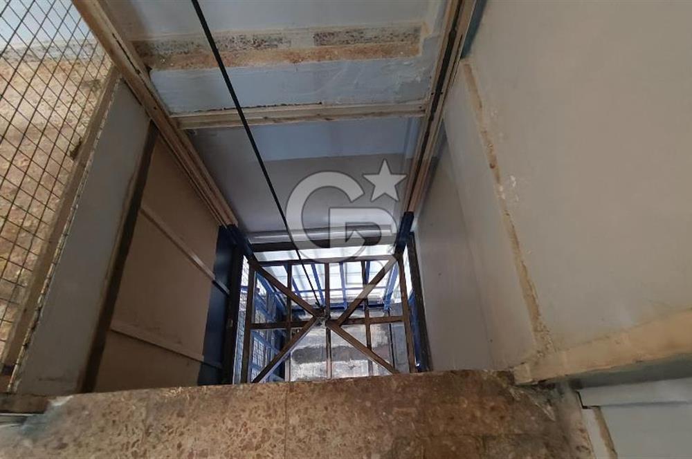 İzmir Gıda Çarşısında, Köşe Konum, 100 m² Kiralık Ticari İş Yeri
