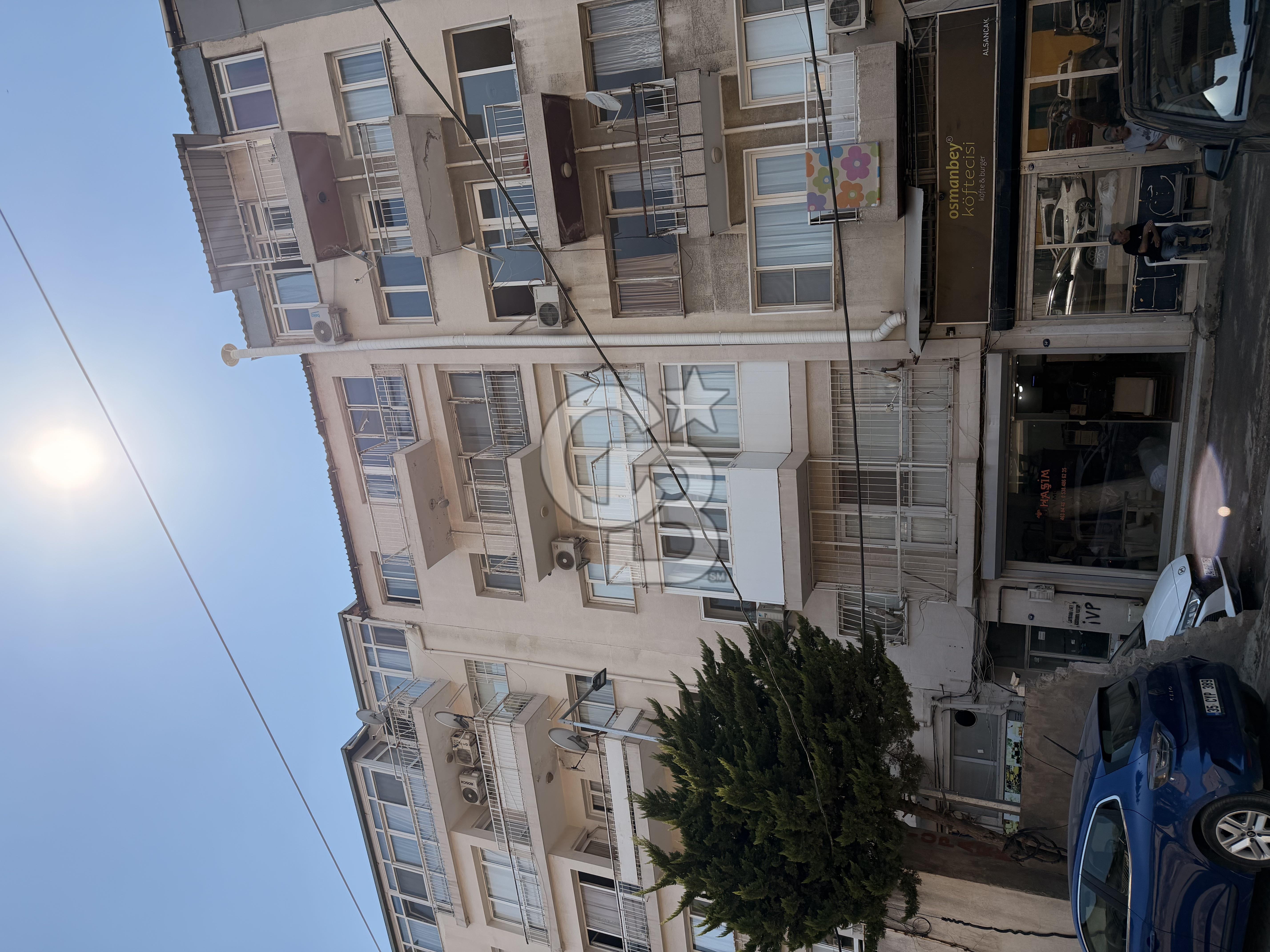 ALSANCAK MERKEZDE FIRSAT FİYATLI 2+1 YATIRIMLIK SATILIK DAİRE