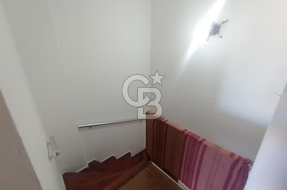 URLA GÜLBAHÇE SATILIK VILLA 