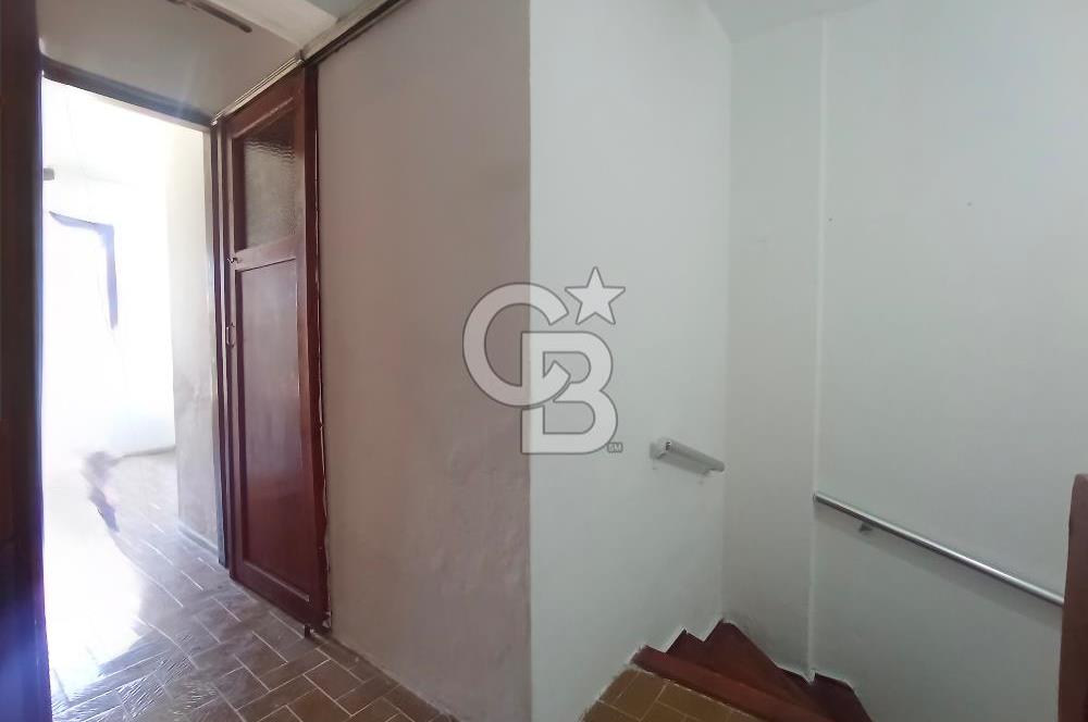 URLA GÜLBAHÇE SATILIK VILLA 