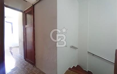 URLA GÜLBAHÇE SATILIK VILLA 