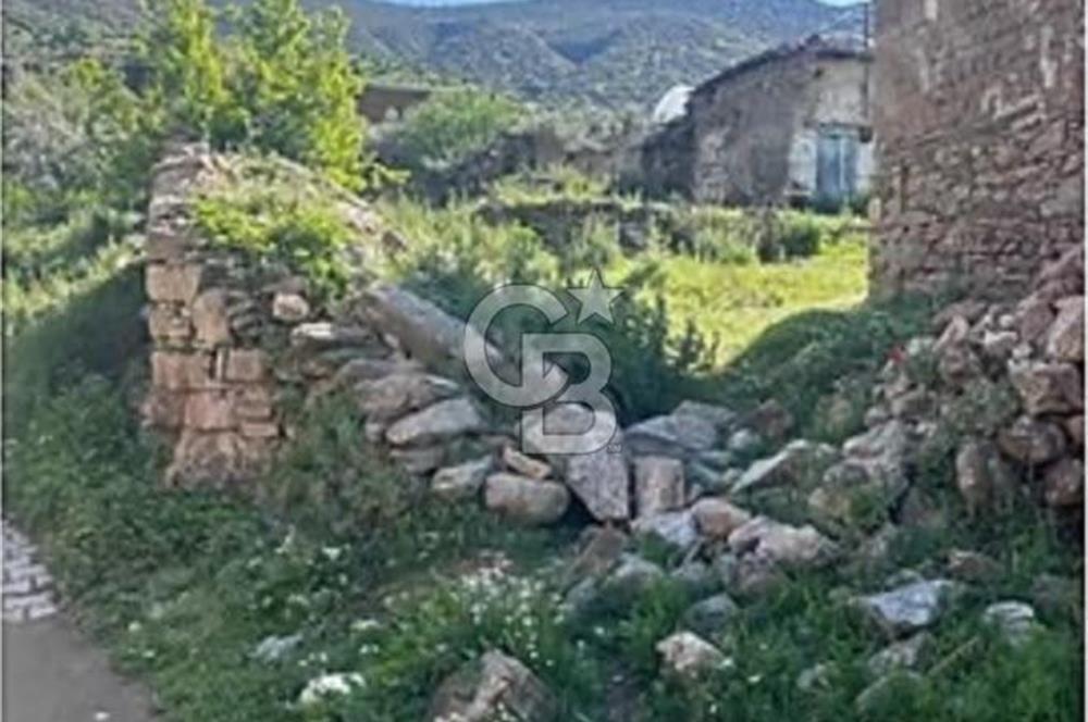 İzmir'de Ödemiş-Tire Yoluna Yakın 250 M2 İmarlı Satılık Arsa
