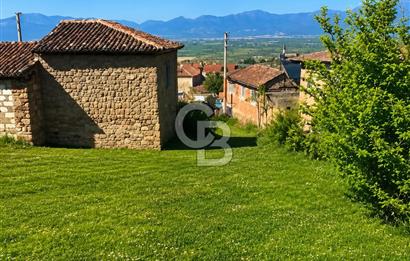 İzmir'de Ödemiş-Tire Yoluna Yakın 250 M2 İmarlı Satılık Arsa
