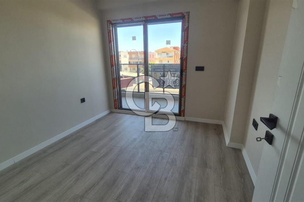 ALİAĞA KÜLTÜR MAHALLESİ CADDE ÜSTÜNDE İZBANA YAKIN SIFIR SATILIK 2+1 DAİRE