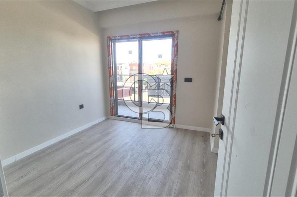 ALİAĞA KÜLTÜR MAHALLESİ CADDE ÜSTÜNDE İZBANA YAKIN SIFIR SATILIK 2+1 DAİRE