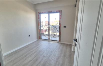 ALİAĞA KÜLTÜR MAHALLESİ CADDE ÜSTÜNDE İZBANA YAKIN SIFIR SATILIK 2+1 DAİRE