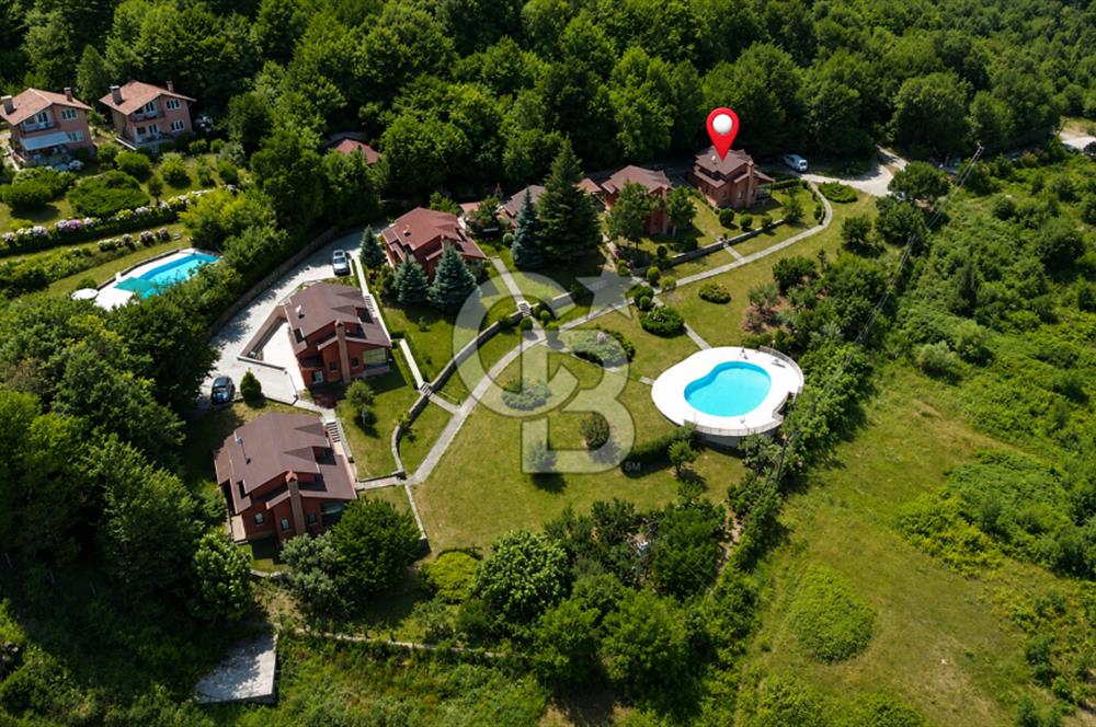 KARAMÜRSEL, BUTİK SİTE'DE DENİZ MANZARALI 130 M2 VİLLA