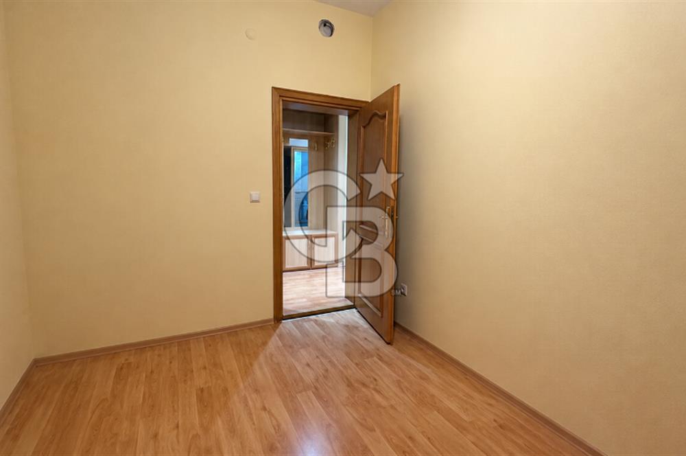 KARAMÜRSEL, BUTİK SİTE'DE DENİZ MANZARALI 130 M2 VİLLA