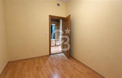 KARAMÜRSEL, BUTİK SİTE'DE DENİZ MANZARALI 130 M2 VİLLA