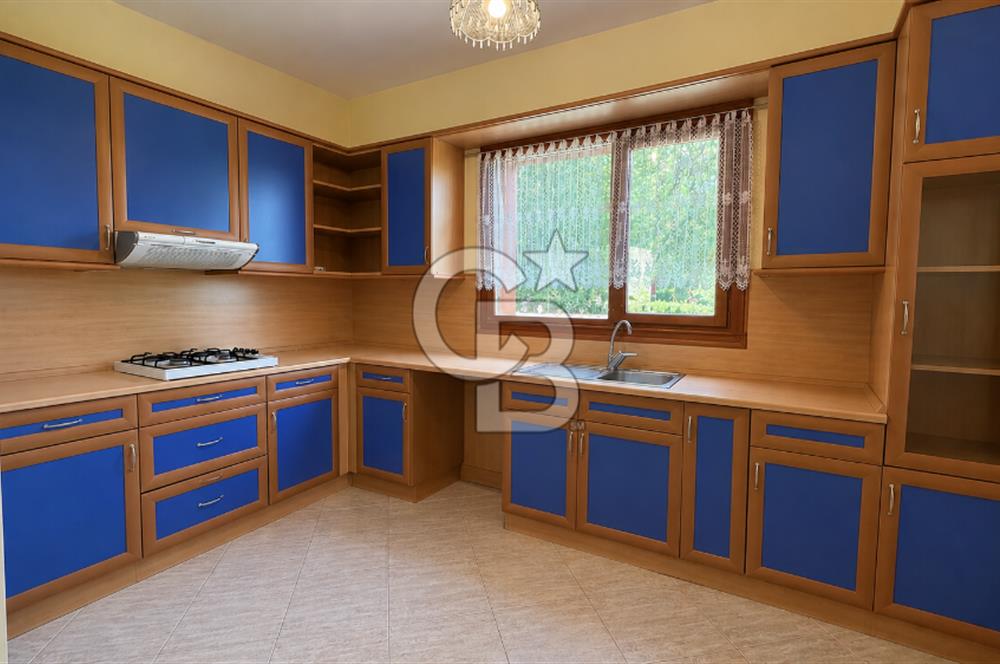 KARAMÜRSEL, BUTİK SİTE'DE DENİZ MANZARALI 130 M2 VİLLA
