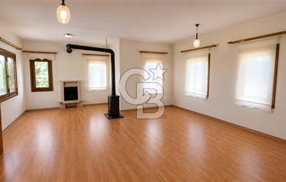 KARAMÜRSEL, BUTİK SİTE'DE DENİZ MANZARALI 130 M2 VİLLA