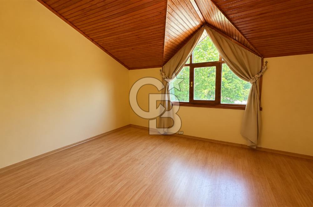 KARAMÜRSEL, BUTİK SİTE'DE DENİZ MANZARALI 130 M2 VİLLA