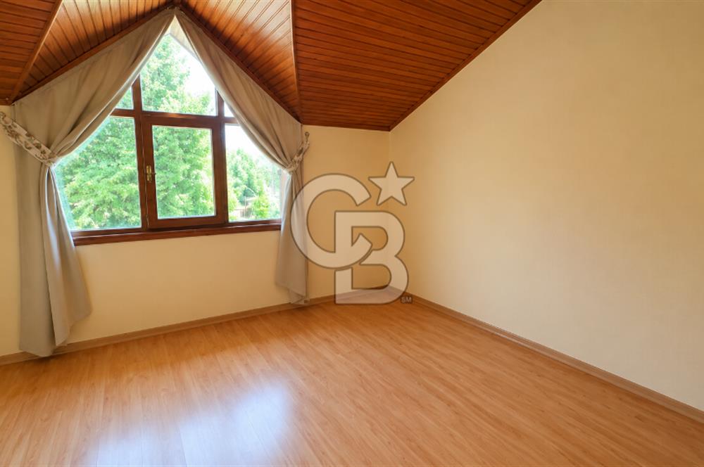 KARAMÜRSEL, BUTİK SİTE'DE DENİZ MANZARALI 130 M2 VİLLA