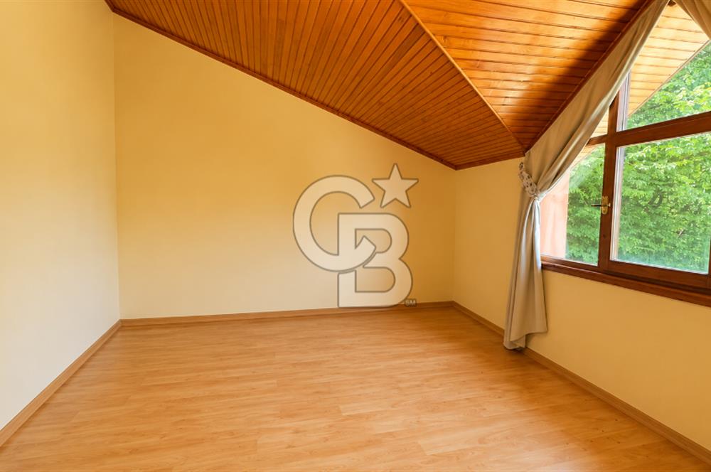 KARAMÜRSEL, BUTİK SİTE'DE DENİZ MANZARALI 130 M2 VİLLA