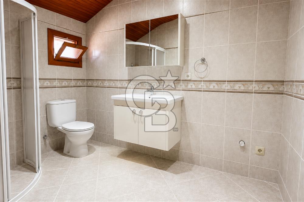 KARAMÜRSEL, BUTİK SİTE'DE DENİZ MANZARALI 130 M2 VİLLA