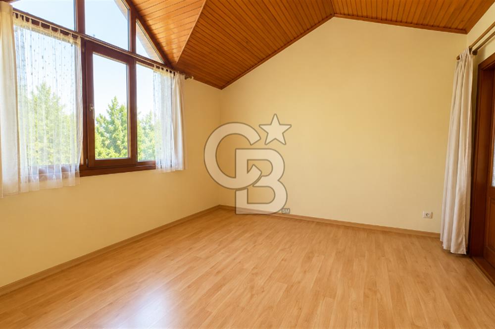 KARAMÜRSEL, BUTİK SİTE'DE DENİZ MANZARALI 130 M2 VİLLA