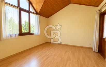 KARAMÜRSEL, BUTİK SİTE'DE DENİZ MANZARALI 130 M2 VİLLA