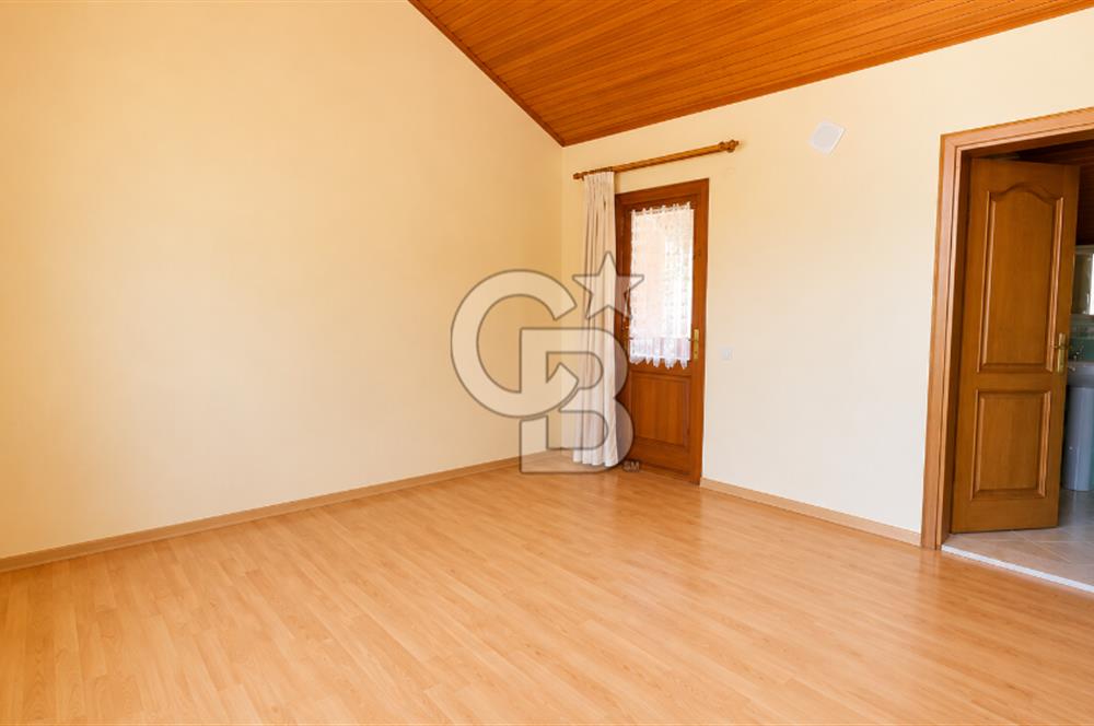 KARAMÜRSEL, BUTİK SİTE'DE DENİZ MANZARALI 130 M2 VİLLA