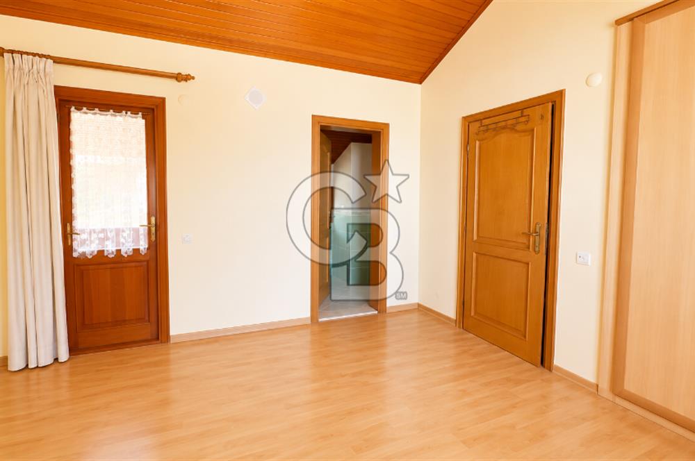 KARAMÜRSEL, BUTİK SİTE'DE DENİZ MANZARALI 130 M2 VİLLA