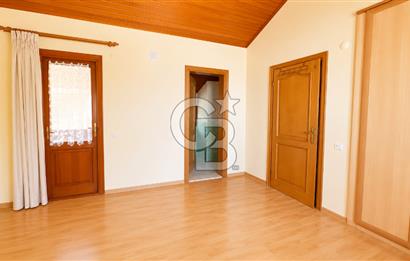 KARAMÜRSEL, BUTİK SİTE'DE DENİZ MANZARALI 130 M2 VİLLA