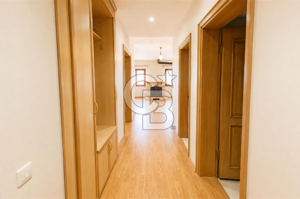 KARAMÜRSEL, BUTİK SİTE'DE DENİZ MANZARALI 130 M2 VİLLA