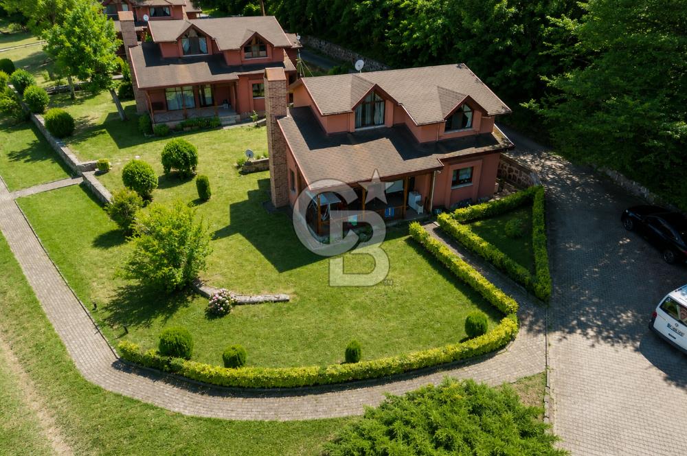 KARAMÜRSEL, BUTİK SİTE'DE DENİZ MANZARALI 130 M2 VİLLA