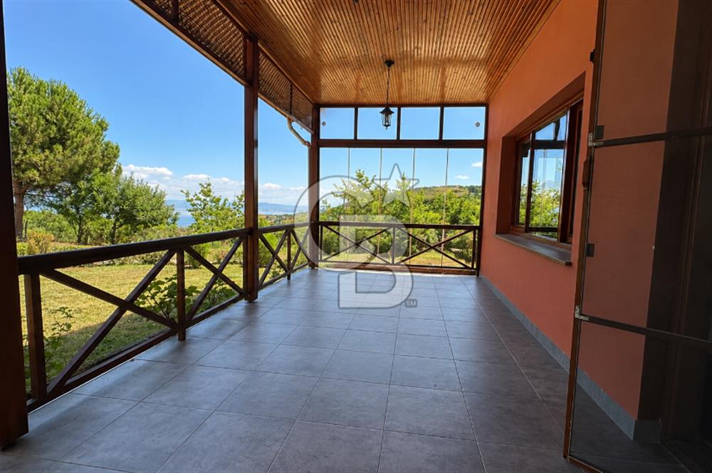 KARAMÜRSEL, BUTİK SİTE'DE DENİZ MANZARALI 130 M2 VİLLA