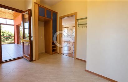 KARAMÜRSEL, BUTİK SİTE'DE DENİZ MANZARALI 130 M2 VİLLA