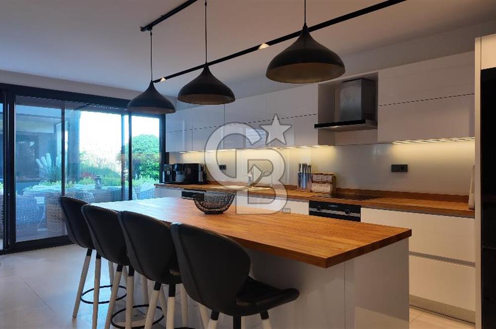 Teos Marina Karşısı 4 Katlı 3+1 Lüks Villa, Havuzlu, Manzaralı