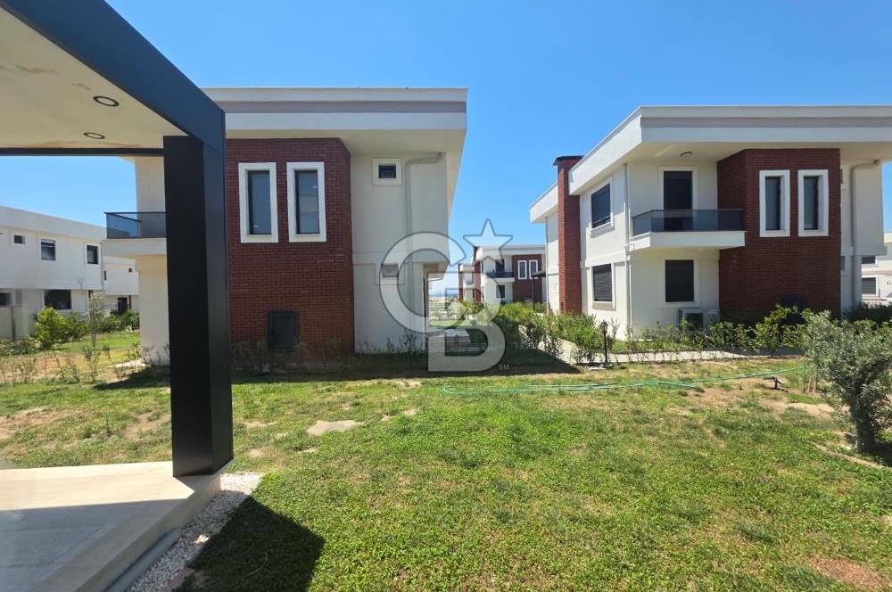 AYVALIK ALTINOVA'DA HAVUZLU SİTEDE 2+1 BAHÇE KATI DAİRE