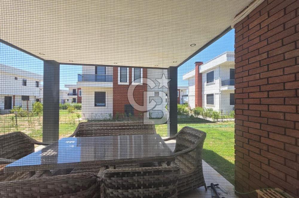 AYVALIK ALTINOVA'DA HAVUZLU SİTEDE 2+1 BAHÇE KATI DAİRE