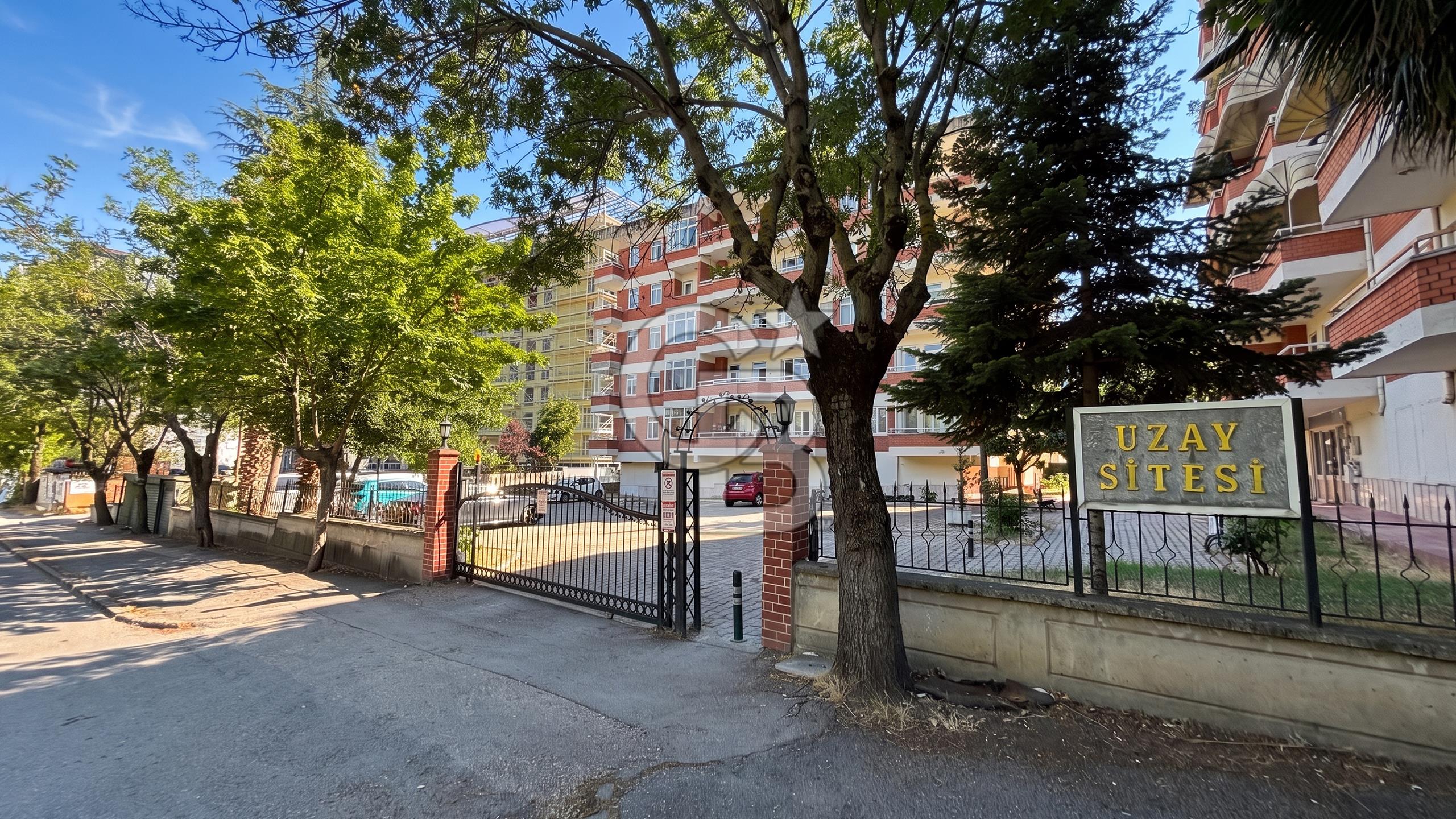 NİLÜFER;İHSANİYE,UZAY SİTESİN DE SATILIK 3+1 BAKIMLI DAİRE