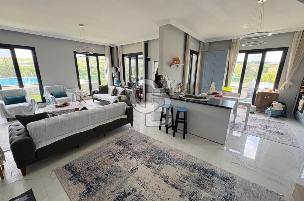 ÇATALCA ÇANAKÇA'DA 1038 M2 ARSA İÇERİSİNDE HAVUZLU EŞYALI VİLLA