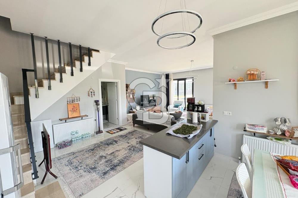 ÇATALCA ÇANAKÇA'DA 1038 M2 ARSA İÇERİSİNDE HAVUZLU EŞYALI VİLLA