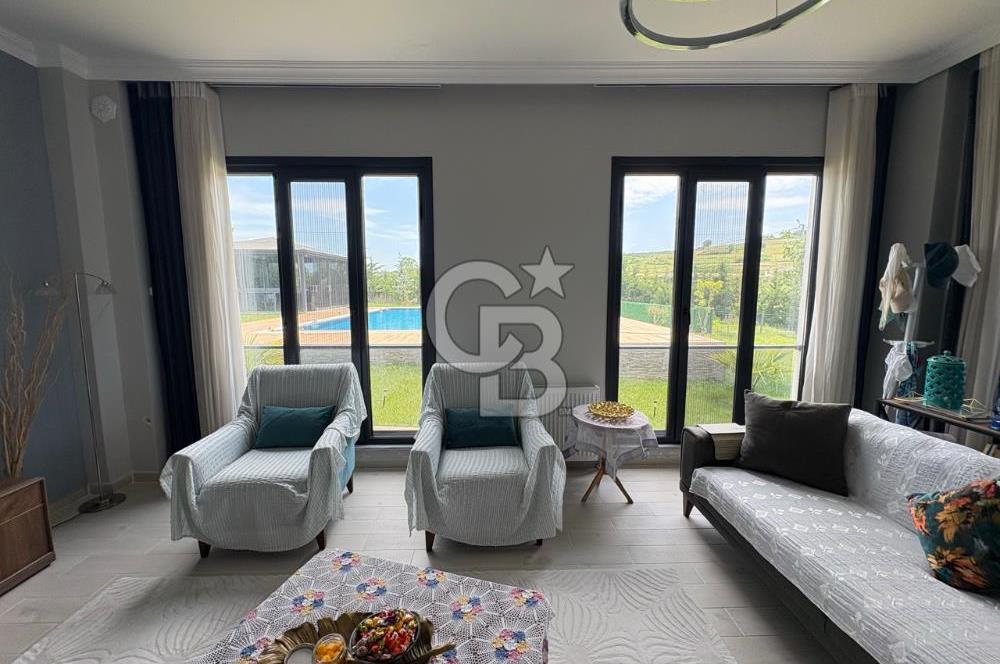 ÇATALCA ÇANAKÇA'DA 1038 M2 ARSA İÇERİSİNDE HAVUZLU EŞYALI VİLLA