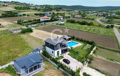 ÇATALCA ÇANAKÇA'DA 1038 M2 ARSA İÇERİSİNDE HAVUZLU EŞYALI VİLLA