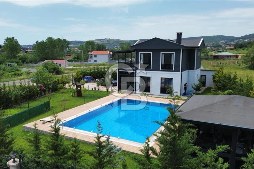 ÇATALCA ÇANAKÇA'DA 1038 M2 ARSA İÇERİSİNDE HAVUZLU EŞYALI VİLLA