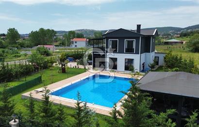 ÇATALCA ÇANAKÇA'DA 1038 M2 ARSA İÇERİSİNDE HAVUZLU EŞYALI VİLLA