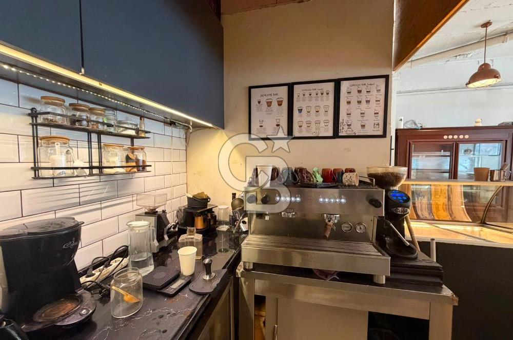 ÇİĞLİ BALATÇIK'IN İŞLEK NOKTASINDA HAZIR KURULU KAFE DEVREN
