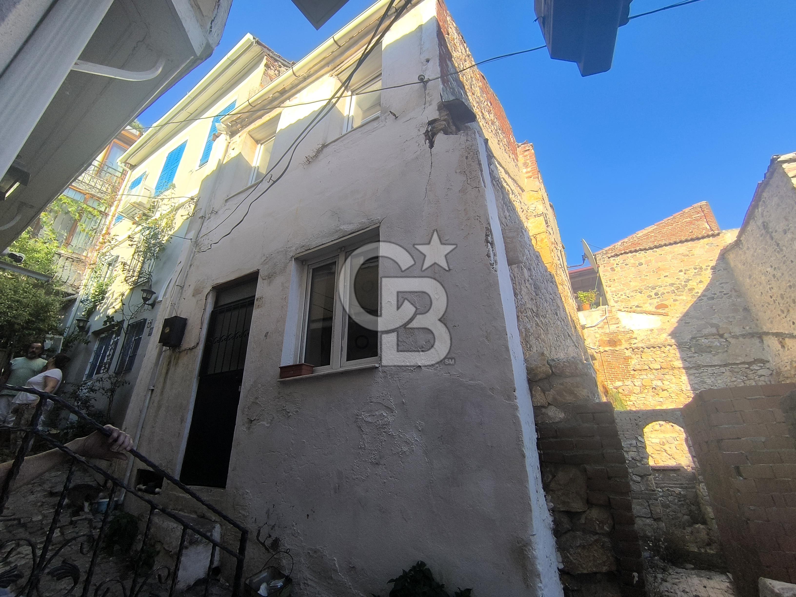 AYVALIK'IN TARİHİ DOKUSUNDA, HAYALLERİNİZDEKİ TAŞ EVİ YARATMA FIRSATI!