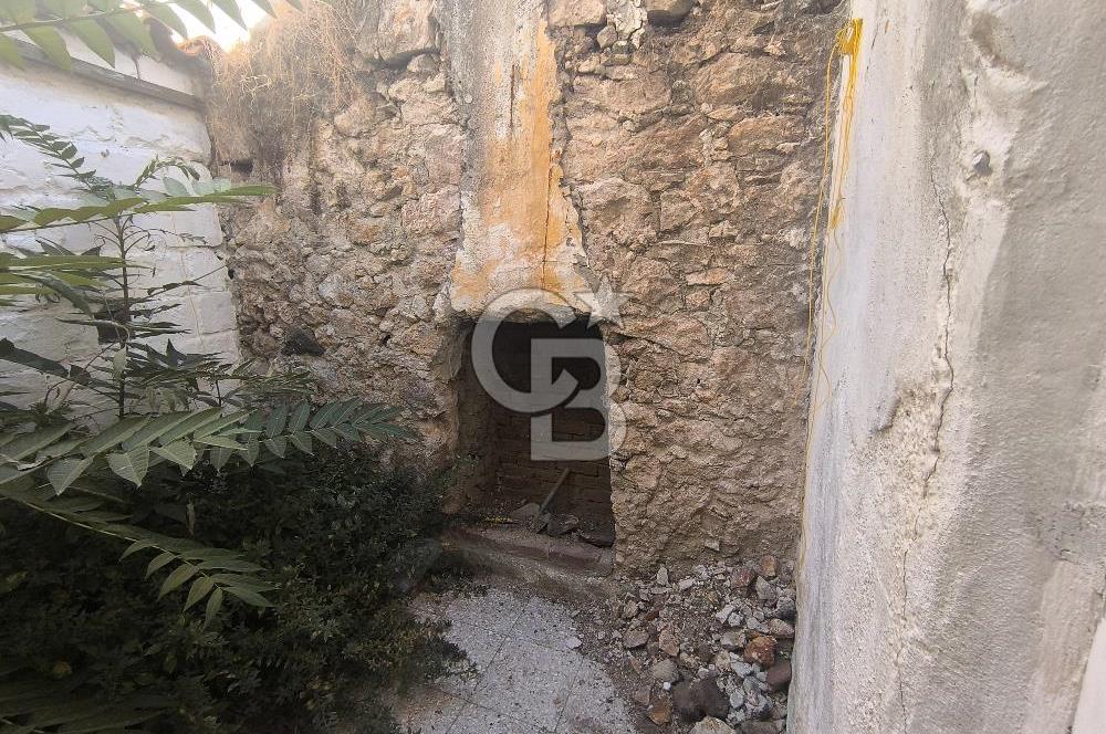 AYVALIK'IN TARİHİ DOKUSUNDA, HAYALLERİNİZDEKİ TAŞ EVİ YARATMA FIRSATI!