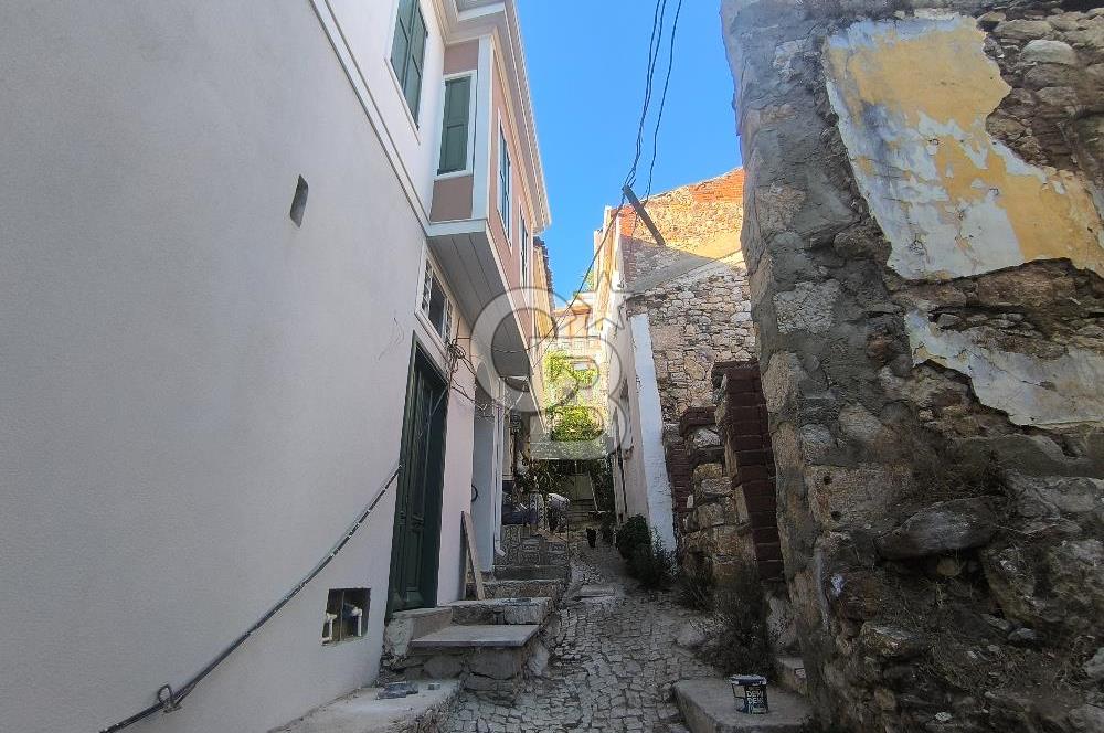AYVALIK'IN TARİHİ DOKUSUNDA, HAYALLERİNİZDEKİ TAŞ EVİ YARATMA FIRSATI!
