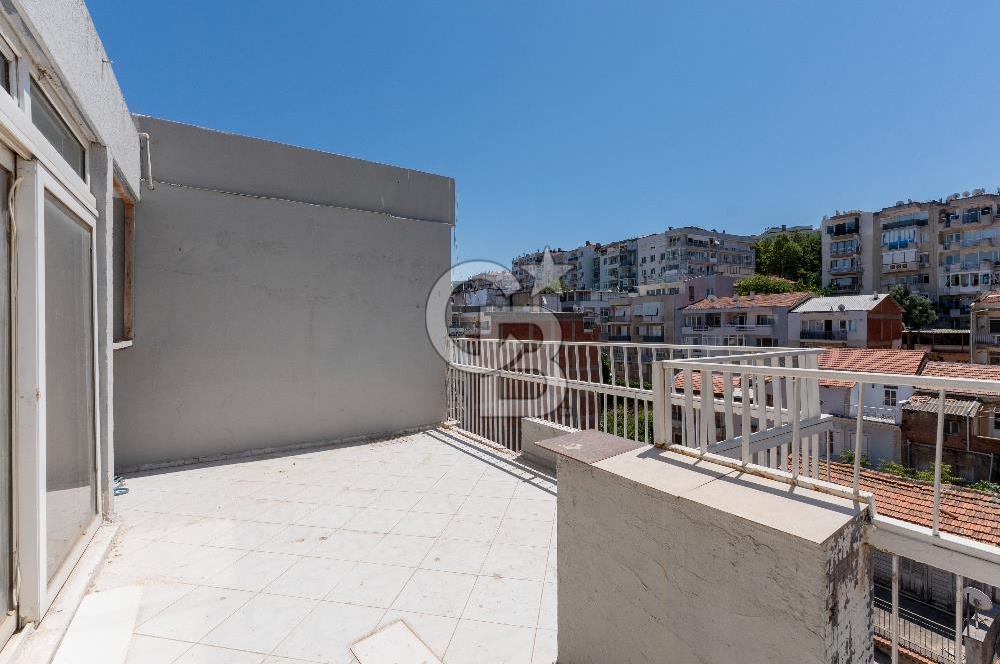 Mithatpaşa'da Eşsiz Deniz Manzaralı Satılık Yalı Dairesi