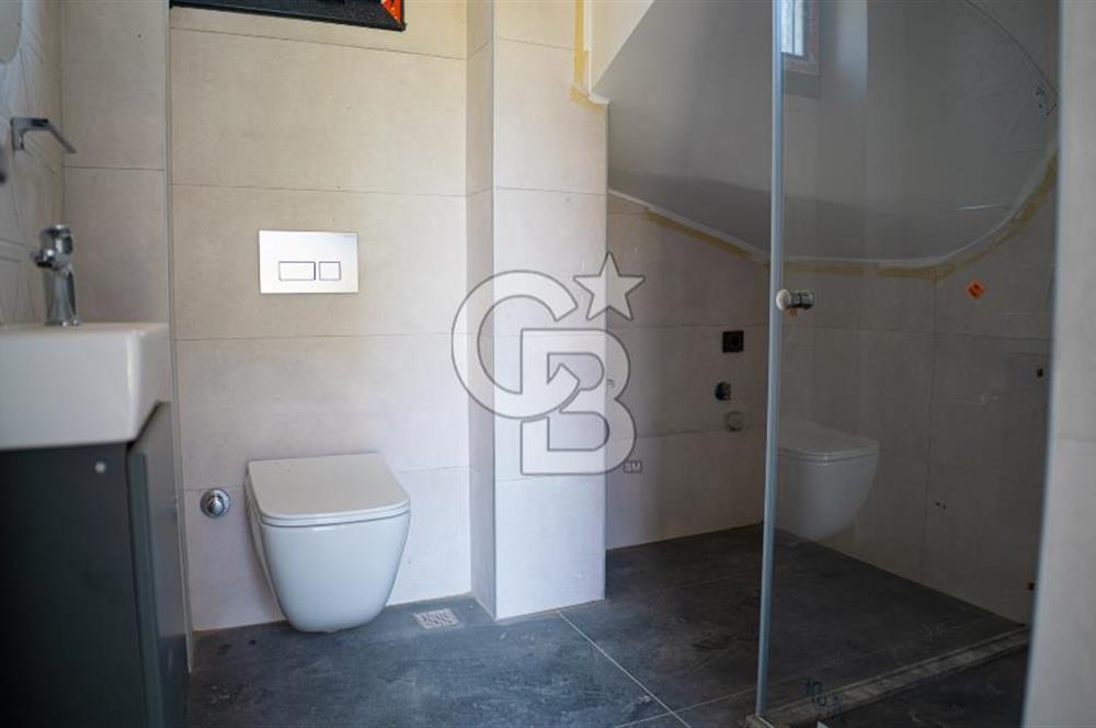 Çandarlı'da Denize Yakın , Site İçi , Havuzlu , Otoparklı Villa