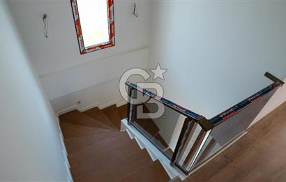 Çandarlı'da Denize Yakın , Site İçi , Havuzlu , Otoparklı Villa