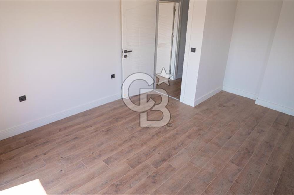 Çandarlı'da Denize Yakın , Site İçi , Havuzlu , Otoparklı Villa