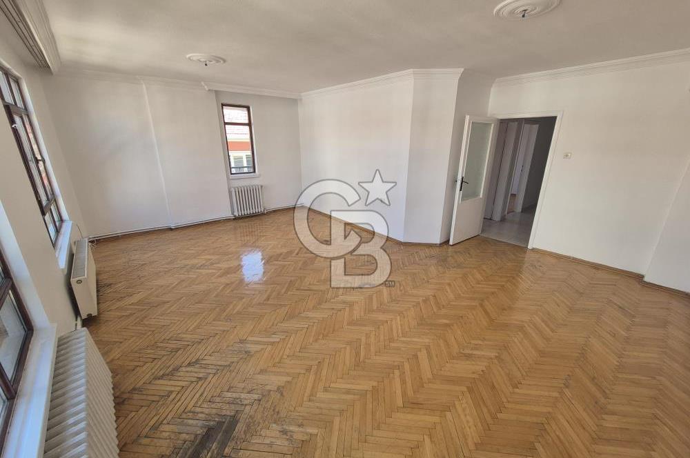 KOLEJ SERVİ SOKAKTA SATILIK 115 M2 3+1 DAİRE